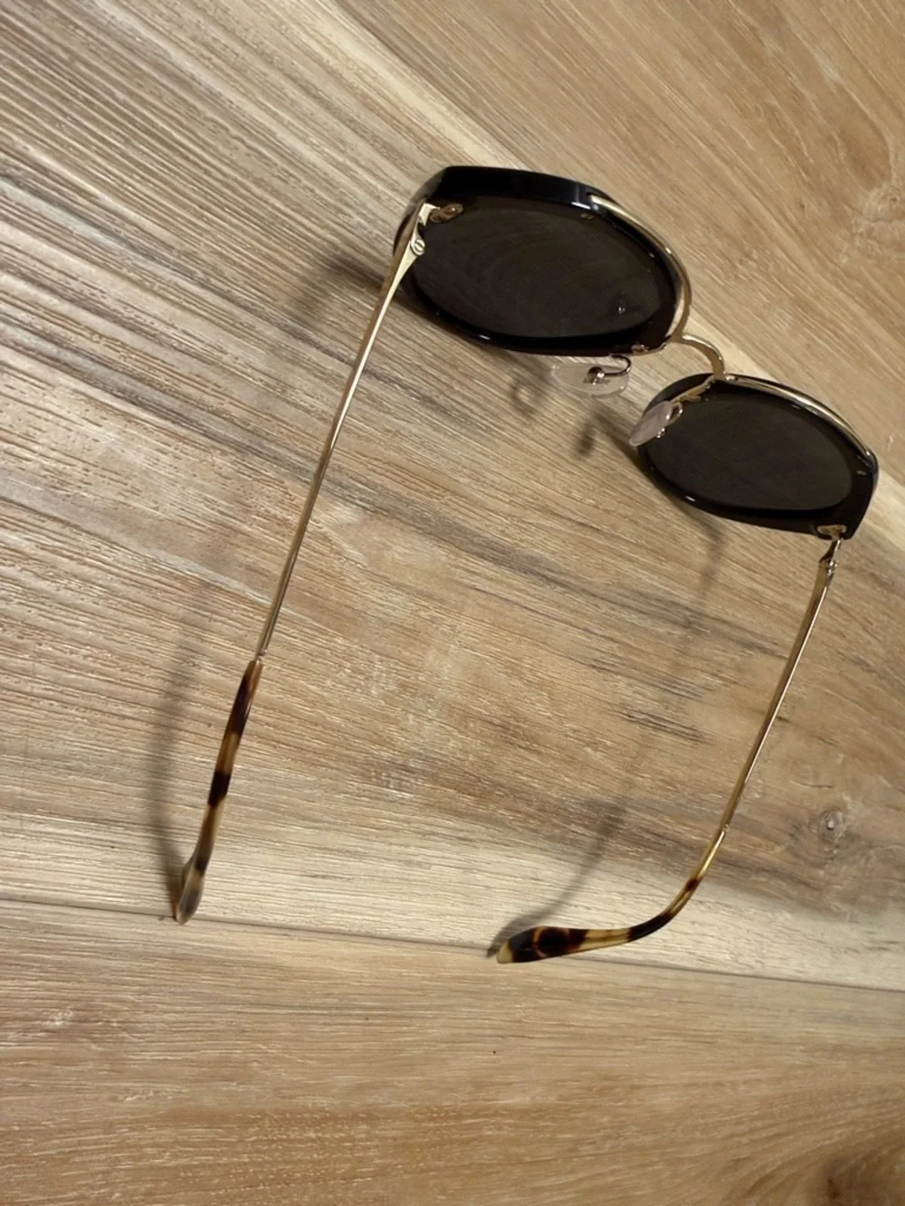 Prada Sunglasses with Leather Eyewear Case - Picture 4 of 6